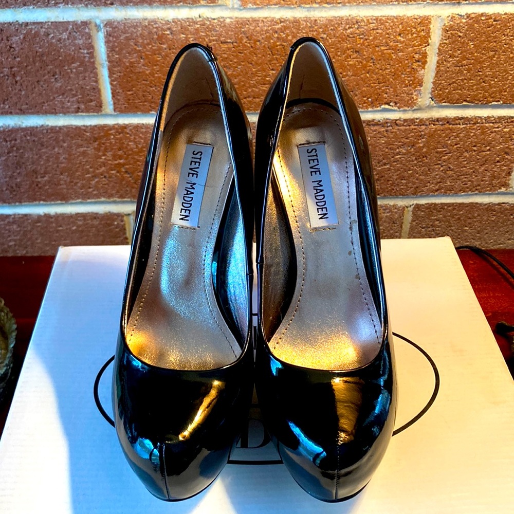 Steve Madden Black High Heels with fashion earrings